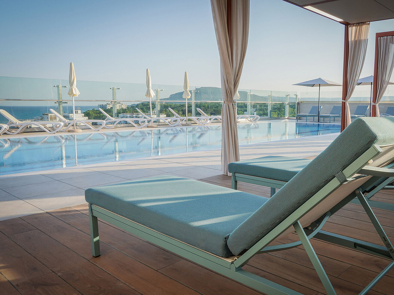 Rooftop Pool | Maritim Hotel Amelia Albena Resort